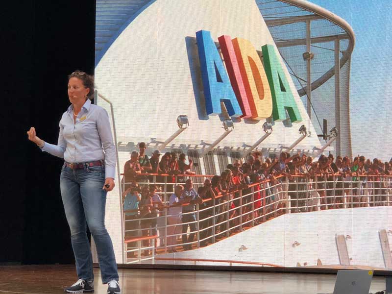 Antje Heimsoeth hält vier Vorträge im Theatrium von AIDAbella auf der Fahrt von Dubai nach Mallorca von 20.03. – 10.04.2018
